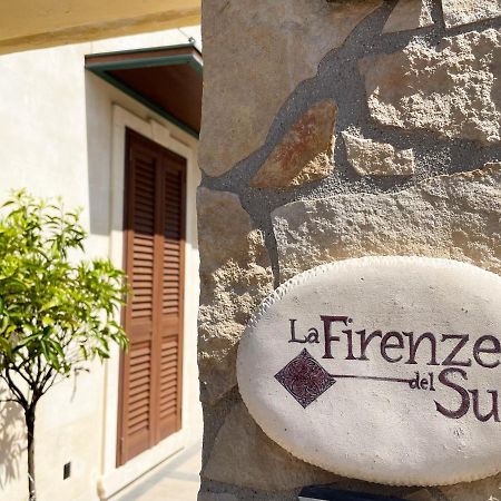 مبيت وإفطار ليتشي La Firenze Del Sud المظهر الخارجي الصورة
